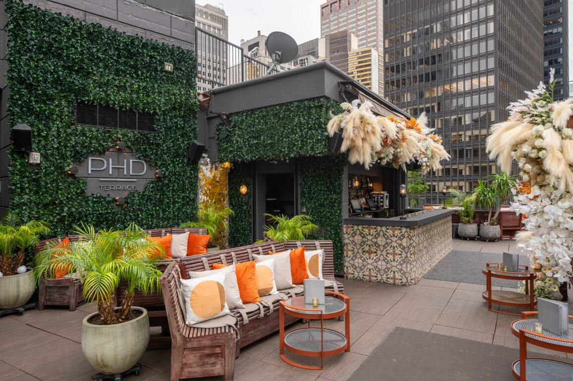 summer rooftop bar in new york