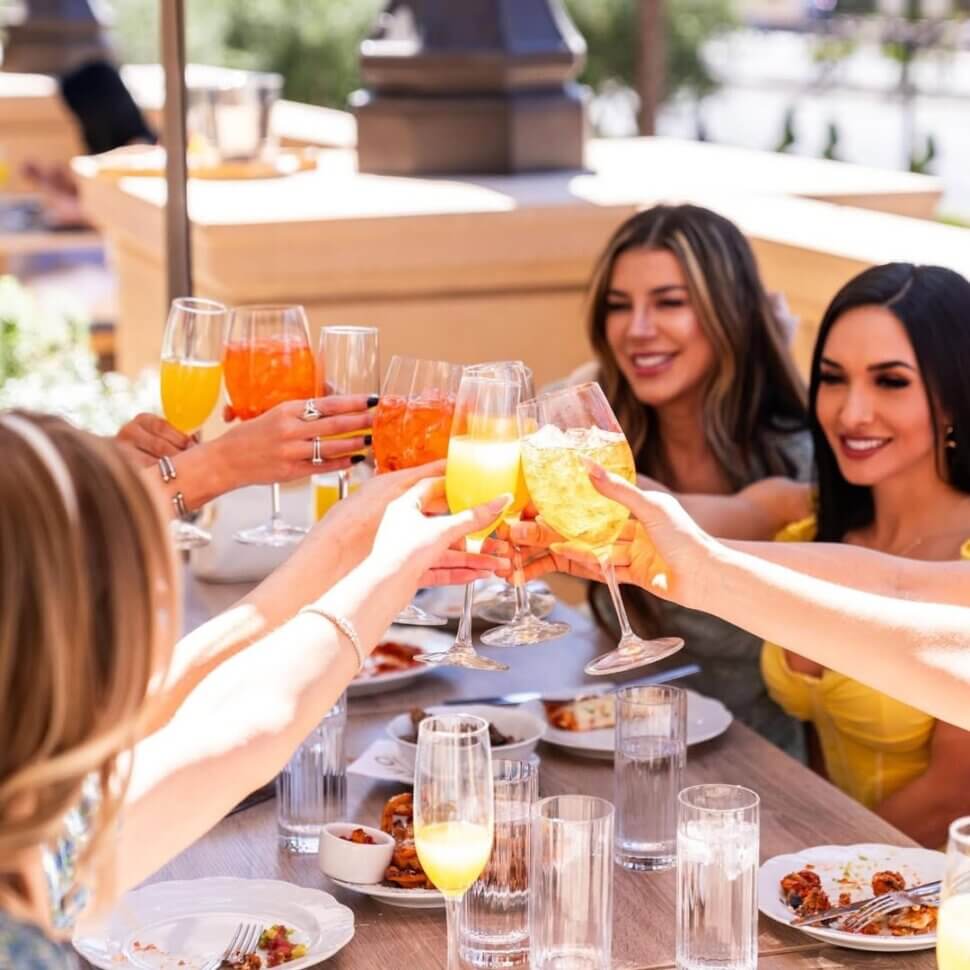 girls at brunch with drinks