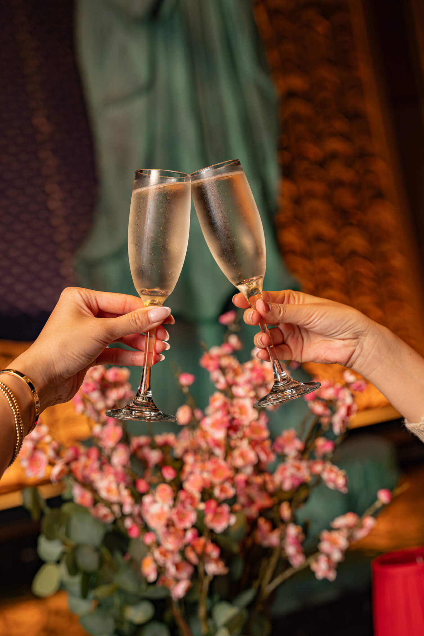 2 hands toasting with champagne