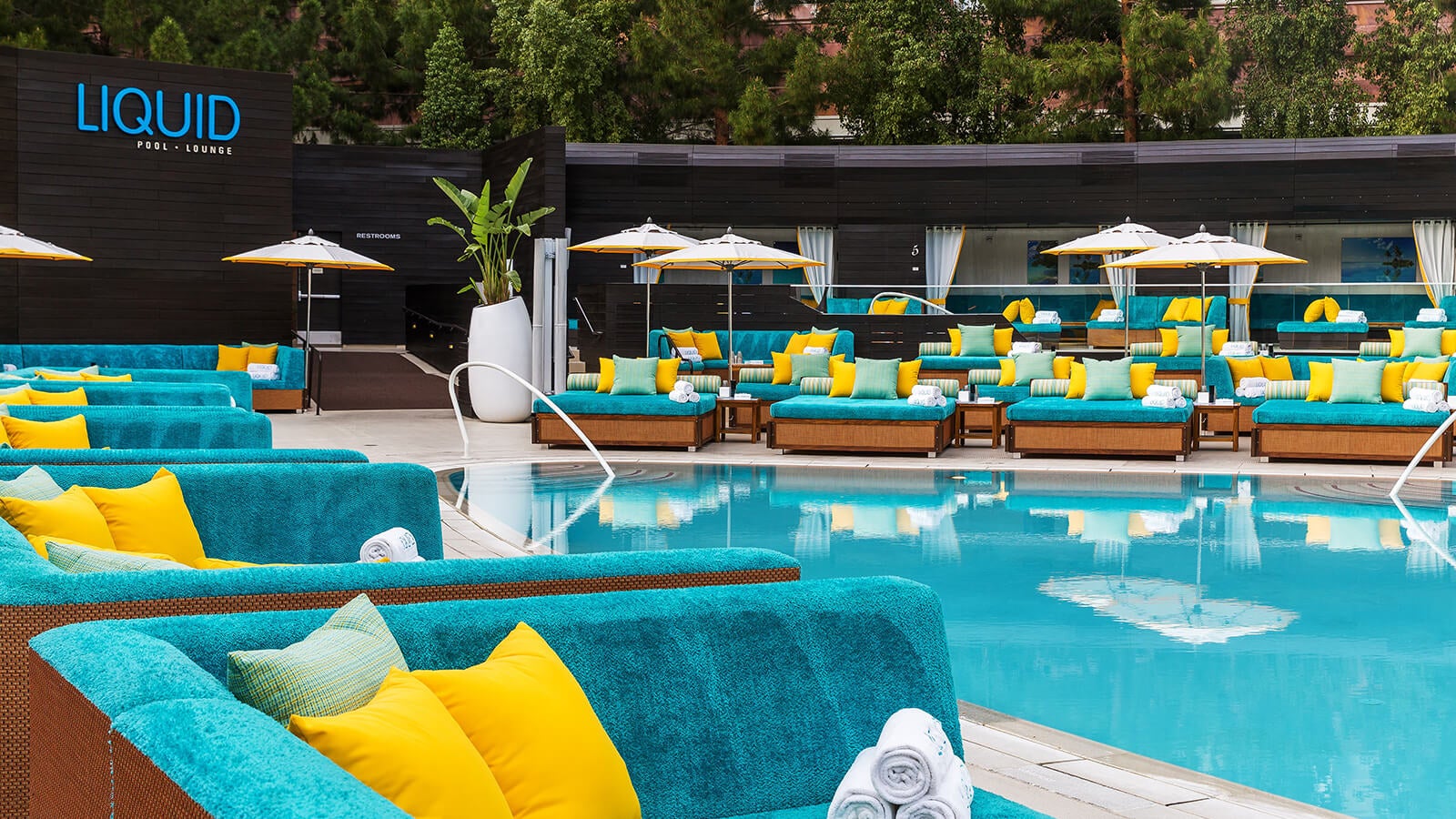 Poolside at the MGM Grand, Las Vegas - Liquid Blue Band