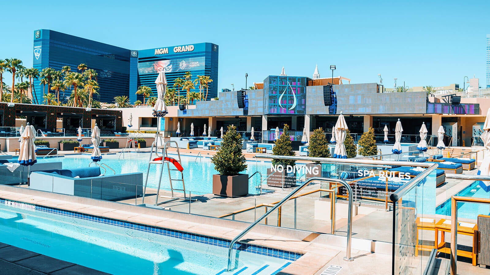 Mandalay Bay Pool Las Vegas - Walking Tour 2021 