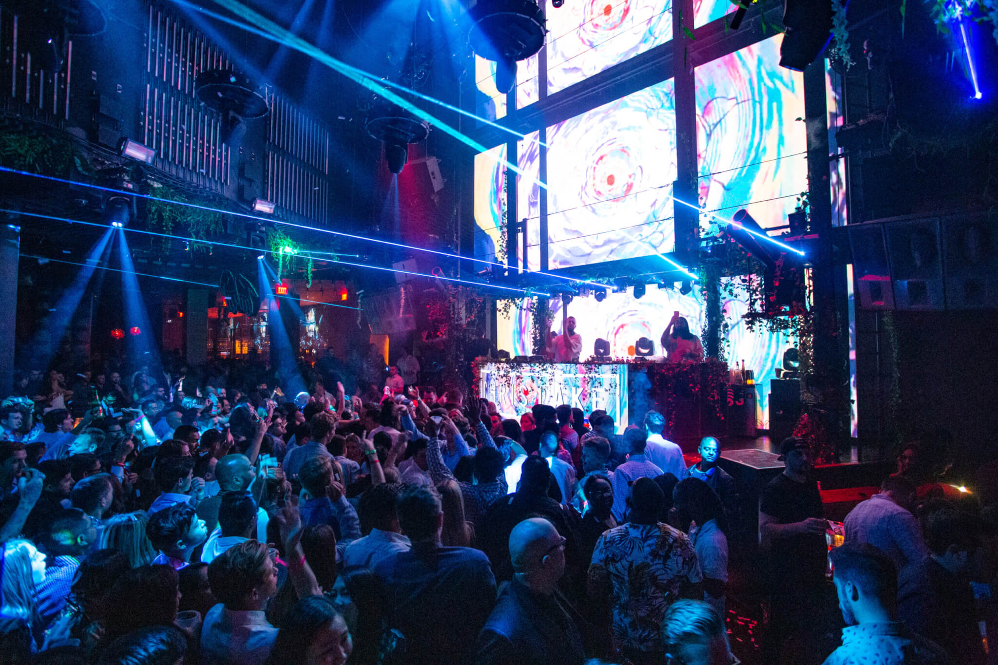 The Best Nightclubs in Las Vegas to Party the Night (and Day) Away!