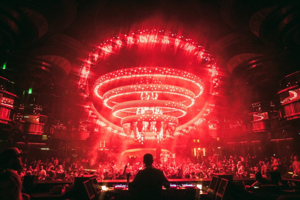 OMNIA Nightclub with Party Favor