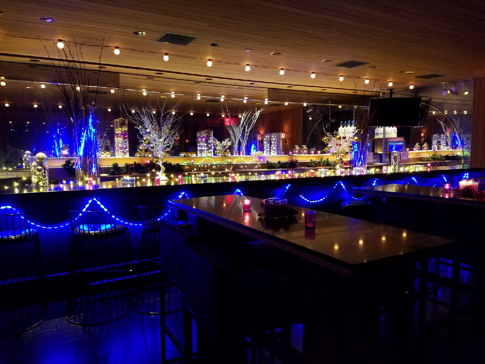 indoor pool bar