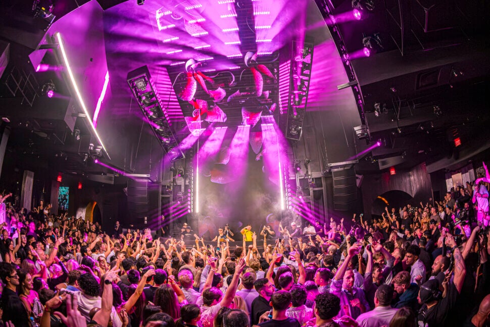 crowd partying at marquee nightclub las vegas