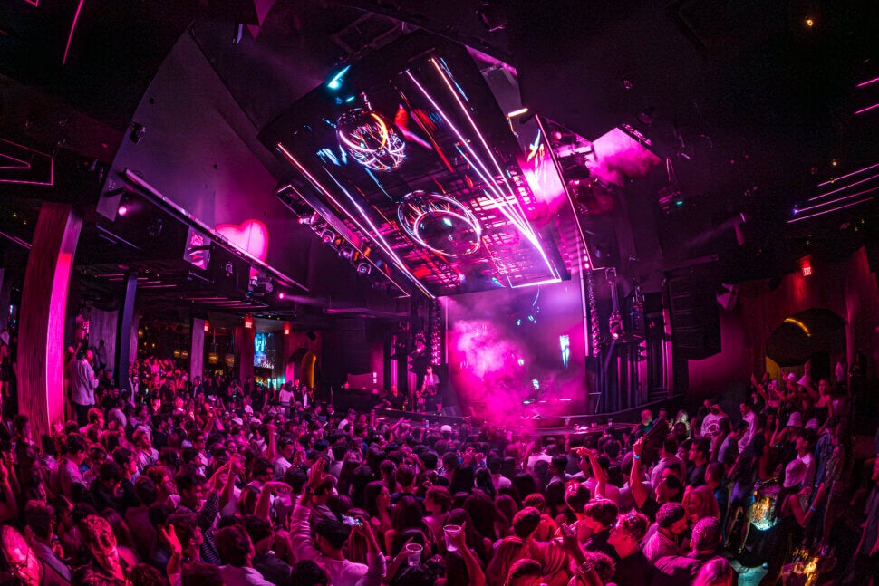 crowd partying at marquee nightclub las vegas