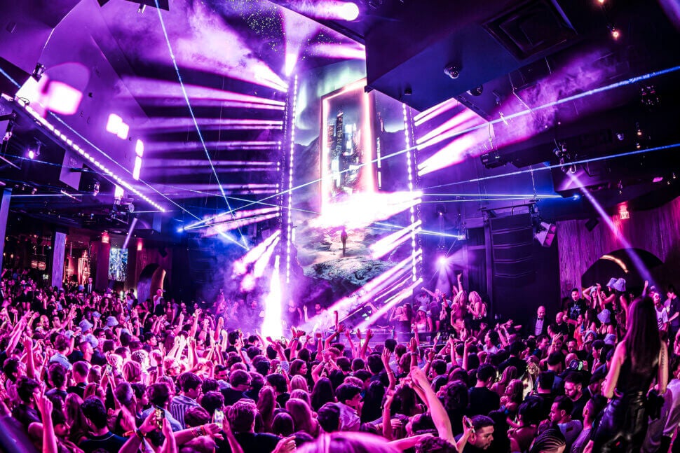crowd partying at marquee nightclub las vegas