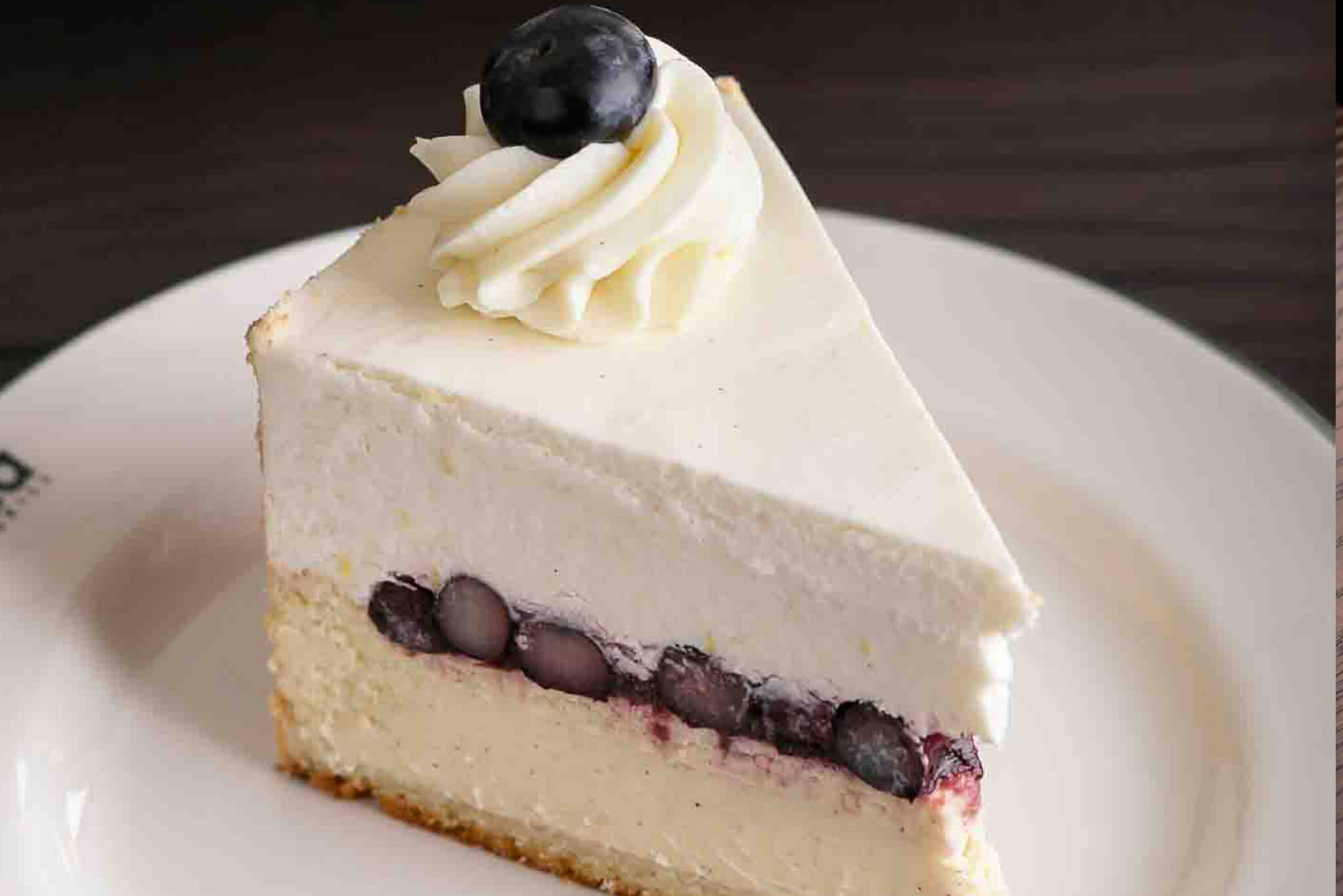cheesecake with blueberries
